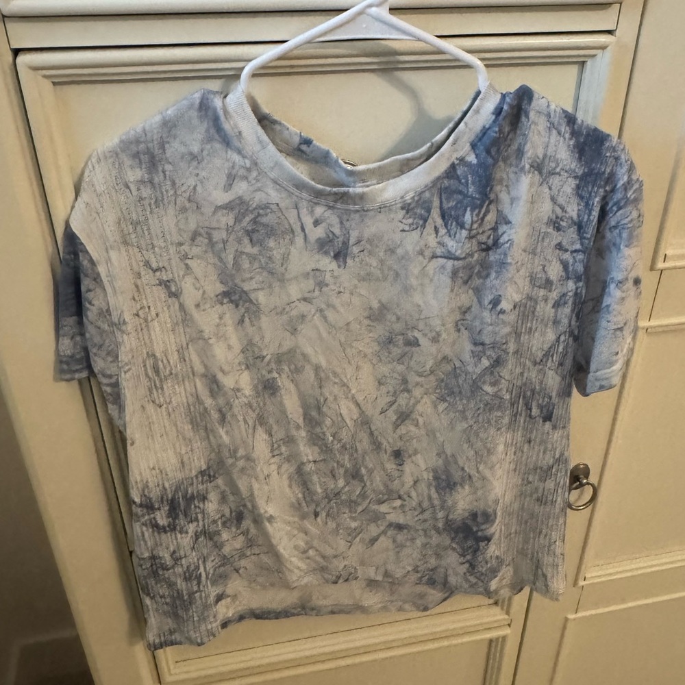 Lululemon Blue and White Tie-Dye Top
